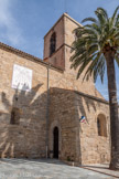 <center>L’église romane Saint-Michel</center>Sur la façade sud de se trouve le cadran solaire est une phrase en provençal signifiant : « Ton lever je le vois au soleil mais ne sais pas si je verrai ton coucher ».