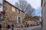 <center>Le musée du Patrimoine.</center>Ce musée est installé dans de magnifiques bâtiments : une maison de village, une ancienne forge et l'ancien moulin à huile, datant du XVIe siècle.
Les collections qui s’y trouvent, fruit de plus de 30 ans de collecte, retracent la vie ; d’autrefois de cette partie du massif des Maures. L'industrie du liège, la fabrication de l'huile d’olive, l’exploitation de la forêt ainsi que la production de vin sont développés y dans les salles du musée. Dans les étages, se trouve révocation des costumes et de la vie quotidienne d’autrefois à travers la reconstitution de la pièce à vivre, de la chambre et de la grange, configuration traditionnelle dans les villages comme celui de Grimaud.