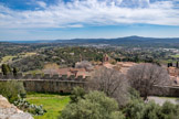 <center>Le château de Grimaud </center>Grimaud, grâce à sa plaine fertile et son débarcadère de Saint-Pons, au fond du golfe, devient le village le plus important du territoire, appelé alors le Freinet (territoire couvrant aujourd'hui, à peu de choses près, la communauté de communes du Golfe de Saint-Tropez). A la fin du XIIIe siècle, Grimaud concentre l/3 des habitants du Freinet. Le village s'étend jusqu'à l'église Saint-Michel dont on distingue le clocher. Mais la peste de 1345 et les crises qui suivirent, virent la disparition de la moitié, au moins, des habitants, et le regroupement des habitats au sommet de cette colline.