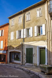 <center>Cogolin</center>La place de l'abbé Maurice Toti. C'était la place de la maison commune, puis de l'hôtel de ville, situé au n°5 de la rue Nationale, ancienne rue Romaine. Au milieu du XIXe siècle, la mairie fut définitivement installée à l'emplacement qu'elle occupe aujourd'hui.