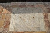 <center>Collégiale de Six-Fours</center>La chapelle Saint-Clair. Sur le sol devant l’autel une pierre tombale en marbre de 1623 portant une inscription en latin mentionnant la sépulture d’Honoré Vidal notaire.