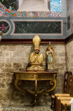 <center>Le Val. </center> Buste reliquaire de Saint Blaise en bois doré du XVIIIe siècle.