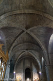 <center>La cathédrale Saint-Léonce </center> C’est en partie l’ancienne église paléochrétienne romane. Elle est dotée de trois voûtes sur croisées d’ogives.