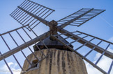 <center>Le moulin de Paillas</center>Les ailes entoilées tournent sous la force du vent entraînant l’arbre moteur sur lequel elles sont fixées par 4 poutres. Ces poutres portant les membrures, sont émincées vers l'extérieur en vertu du principe d'égale résistance.