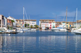 <center>Port Grimaud.</center>Au fond, les premières maisons qui furent construites. La petite maison était un bungalow.