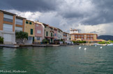 <center>Port Grimaud.</center>Au fond, l'hôtel Giraglia.