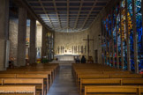 <center>La chapelle Notre Dame de Consolation. </center>La chapelle, orientée, comporte une nef et un seul collatéral, au nord (à gauche). Les verrières sont en dalles de verre taillé, insérées dans un remplage de ciment.