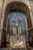<center>Les Arcs sur Argens : L’église Saint Jean Baptiste.</center>Statues de Sainte Marie-Madeleine et de Jeanne d'Arc. Un gisant du Christ.