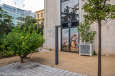 <center>La Banque, musée des Cultures et du Paysage. </center>Le jardin de La Banque, réhabilité dans la continuité du parcours scénographique, participe à la renaissance d'un « Musée de France » dans un bâtiment prestigieux.
Lors de la réflexion pour sa remise en état, à l'instar du bâtiment, la continuité avec le passé s'est inscrite comme une évidence se rapprochant de la formule du célèbre paysagiste Gilles Clément : « Le jardin ne s'enseigne pas, il est l'enseignant ».
Ici, le passé rejoint le présent par la conservation de nombreux arbres et arbustes datant de la création de La Banque.
Des essences remarquables telles que les palmiers Butia, les citronniers, les orangers, témoins privilégiés de l'histoire de ce lieu côtoient subtilement de nouvelles plantations.
Ce jardin est enrichi et mis en valeur par des herbes aromatiques de la région et des plantes de la garrigue (arbousier, ciste, romarin, etc.).
Lieu de vie, de découverte et d'émerveillement, il réunit deux mondes celui de l'Art et celui de la Nature.