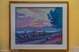 <center>Paul SIGNAC 1863-1935</center>Vue de Saint-Tropez, coucher de soleil au bois de pins,i, 1896.
Huile sur toile.
Don de Mme Berthe Signac, 1942