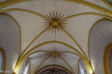 <center>L'Église Saint-Pierre-Saint-Paul. </center>L'Église Saint-Pierre-Saint-Paul. peints à la fresque décorent les croisées d’ogives à la voûte.