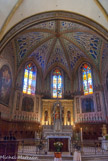 <center>L'Église Saint-Pierre-Saint-Paul. </center>Le chœur est pentagonal. Colonnes, chapiteaux, embrasures de fenêtres sont décorés de motifs géométriques en trompe l’œil, de frises, d’encadrements divers ou de motifs végétaux.