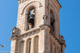 <center>Sanary</center>L'église St Nazaire et son clocher. Le lion de Marc le taureau de Luc et l'homme de Matthieu.