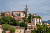 <center>L'église Saint Michel </center>L’Église Saint Michel Archange, domine depuis 10 siècles la Vallée du Gapeau. Construite entre la fin du XIème et le début du XIIème siècle, son style est un mélange de roman à l'extérieur et de gothique à l'intérieur.