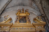 <center>L'église Saint Michel </center>Retable du Rosaire. Dieu le Père et tout en haut, une vierge à l'Enfant entourée par deux anges.