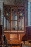 <center>L'église Saint Michel </center>Le buffet de l'orgue est l’un des plus anciens buffets d’orgues signé de France. Le buffet original a été réduit à une face plate, de style gothique flamboyant. La partie basse et les côtés du buffet ont été reconstitués en 1944 à partir d'éléments d'un autre instrument installé vers 1820 dans l'église. Inscrition : 1499. cet orgue fut construit par le frère Antoine Millani de l'ordre de Saint-Augustin. Deux soleils représentant la commune, apposés sur la façade, sont des vestiges du buffet d’origine. A Solliès-Ville, au solstice d'été un jeu de lumière fait que le soleil se couche deux fois… Le soleil disparaît derrière la colline du Matheron (qui domine à l'ouest) et réapparaît aussitôt.