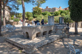 <center>La Citadelle de Saint-Tropez.</center>Dans les années 1820, un nouveau puits d’une vingtaine de mètres de profondeur fut creusé pour compléter l’apport en eau de la Citadelle. Il pouvait fournir 847 litres d’eau par jour. Ce puits a été équipé d’un treuil à manivelle et d’un lavoir couvert.