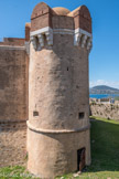 <center>La Citadelle de Saint-Tropez.</center>Une des trois tourelles circulaires.