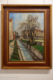 <center>Centre d’art Sébastien</center>Jean Guindon (1883-1976)
Le long du canal, 1928
Huile sur toile,
100 x 73cm
Collection Galerie Marina, Cassis. <br> Jean Guindon 1883-1976
Peintre figuratif moderne provençal, à la palette solaire,
passionné par la mer, les villes du Sud et la condition
populaire, son style oscille entre post-impressionnisme,
modernité structurée, et engagement social, avec une
production polyvalente (huile, gouache, aquarelle, encre). Il
est reconnu comme un pilier de l’art provençal du XXᵉ
siècle.
Ses œuvres saisissent les ports, vieux quartiers de
Marseille, calanques de Cassis, marchés provençaux, et la
Montagne Sainte-Victoire. Son œuvre classée sous le label
« art moderne », mais il reste figuratif et ancré dans la
lumière méditerranéenne.