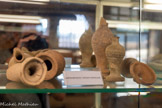 <center>Musée de Tauroetum</center>Dans les vitrines de toutes petites amphorettes ou « amphoriques » pour contenir des échantillons à goûter. Epoque romaine.