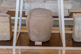 <center>Musée de Tauroetum</center>Urne en pierre contenant l'urne en verre.