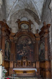 <center>Basilique de saint-Maximin.</center>Chapelle saint Joseph. Le retable, richement sculpté, provient de la Chapelle des « Pénitents bleus » située au centre-ville. Le tableau central, du dix-septième siècle, représente la visite de sainte Anne et saint Joachim à la Sainte Famille.