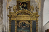<center>Basilique de saint-Maximin.</center>Chapelle de l'Assomption. Le retable est daté de 1751. Au centre de celui-ci un tableau du XVIIIe siècle représente L'Assomption de la Vierge ; au sommet une peinture de la même époque représente sainte Agnès de Montepulciano.