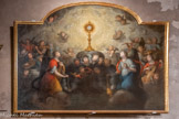 <center>Cathédrale Notre-Dame-de-la-Seds </center>Chapelle de la Vierge. Gloire ou Adoration du Saint Sacrement. Ce tableau, commandé en 1745 à Jacques Volaire, artiste toulonnais, par la confrérie du Corpus Domini, pour être placé à l'entrée de leur chapelle, a été transporté longtemps après là où on le voit aujourd'hui. Au milieu de la toile, des chérubins sans corps, mais ailés, supportent le Saint Sacrement entouré de petits anges volant. A droite et à gauche, un ange adolescent tient un encensoir et à côté, vers les bords du tableau, d'autres anges chantent ou jouent de divers instruments de musique.