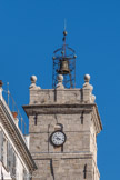 <center>Cathédrale Notre-Dame-de-la-Seds </center>Surmonté par le campanile de l’horloge dont la cloche rythme la vie toulonnaise depuis 1524, le clocher abrite quatre cloches qui ont remplacé en 1806 et 1807 celles que la Révolution avait confisquées et fondues.