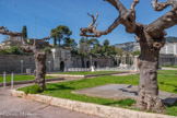 <center>Porte d'Italie</center>L'enceinte étoilée à cinq bastions était percée de deux portes, à l'est la porte Saint-Nazare, future porte d'Italie et à l'ouest la porte Notre-Dame. Une troisième porte s'ouvrait sur la vieille Darse. Plus tard, l'enceinte Vauban réalisa une extension vers l'ouest.
