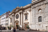 <center>Cathédrale Notre-Dame-de-la-Seds </center>Elle est le siège du diocèse de Toulon, érigé au Ve siècle. L'édifice actuel est d'architecture romane du XIe siècle, remanié aux XVIIe et XVIIIe siècles, et classé monument historique depuis 1997. Il ne reste aucune trace visible de la cathédrale du Ve s, témoignage de la première évangélisation de la région toulonnaise. Dès les premiers temps chrétiens, la population religieuse était certainement assez importante pour nécessiter la présence d’un évêque. Commencée au XIe siècle, sous l'impulsion du comte de Provence Gilbert de Boson qui désirait faire bâtir une église consacrée à la Vierge Marie, la cathédrale porte le nom de Sainte-Marie-de-la-Seds qui vient du latin sedis signifiant « siège ». Cette église occupait les trois premières travées de la cathédrale actuelle.