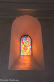 <center>Valsaintes. </center> Les autres vitraux représentent les 4 éléments. Le Feu.
Elément chaud et sec, symbolise la Flamme et le Feu Electrique