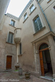 Hôtel d'Adhémar de Cransac. Cour caladée. 17e siècle, 18e siècle.
