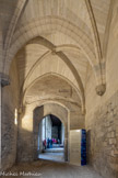 <center>Palais des Papes d'Avignon </center>Couloir vers la cour du cloître