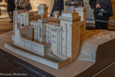 <center>Maquette du Palais des papes au XIVe siècle</center>Face est.