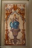 <center>Revestiaire Pontifical.</center>Les murs de cette salle sont actuellement couverts de boiseries du XVIIIe siècle provenant du bureau des consuls de l’ancien hôtel de ville d’Avignon.