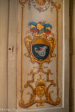 <center>Revestiaire Pontifical.</center>Les murs de cette salle sont actuellement couverts de boiseries du XVIIIe siècle provenant du bureau des consuls de l’ancien hôtel de ville d’Avignon.