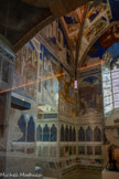 <center>Chapelle Saint-Martial</center>Matteo Giovannetti, peintre du pape.
Né à Viterbe vers 1300, il devient prieur de l’église San Martino en 1336. Il arrive à Avignon vers 1341. Il obtient le titre prestigieux de peintre du pape en 1336 et dirige les grands chantiers de décoration du palais. Il meurt probablement à Rome en 1369 où il travaillait à la décoration du Vatican. Il aura effectué l’ensemble de sa carrière hors d’Italie au service exclusif du prince de l’Eglise. <br> Le style de Matteo.
Redécouvert tardivement par les historiens de l’art, cet artiste se fait l’interprète à Avignon des innovations picturales toscanes. Il se distingue par ses grandes qualités de portraitiste, son goût pour le naturalisme et sa science de la mise en espace dont il joue avec brio, multipliant les effets de perspective et de trompe-l’œil.