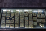 <center>Collection de carreaux de Châteauneuf-du-Pape. </center>XIVe siècle. Céramique en pâte réfractaire. Palais des papes.