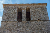 <center>Notre-Dame de-Beauvert</center> Dans la façade orientale du clocher, on observera, en remploi, une grille de pierre ajourée (claustra), ornée d'une tête féminine fruste (sainte Galle ?) surmontant une croix à cinq branches : peut-être était-elle destinée à l'origine à décorer le jour (baie étroite) d'une des absides.