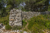 <center>Le mur de la peste</center> Une porte ?