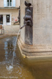 <center>Place du 14 juillet</center>Fontaine du Marché avec 4 dauphins qui rappelle celle d’Aix-en-Provence.