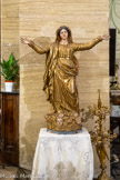 <center>Châteauneuf-du-Pape.</center> L'église Notre Dame de l'Assomption. Statue de Notre Dame de l'Assomption, la Vierge Marie, à qui est dédiée l'église.