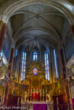 <center>La cathédrale Saint-Siffrein </center>Deux fenêtres sur les cinq de l'abside conservent des vitraux du XVe s. très restaurés. Les boiseries et stalles (1738) portent des statues de bois doré sculptées par J. Bernus.