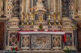 <center>La cathédrale Saint-Siffrein </center>Chapelle de la vierge. Marbre incarnet, très veiné, du Minervois. les autres marbres sont italiens. Au centre, l'extase de st Thérèse d'Avila.