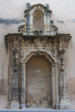<center>Le palais de justice.</center>  Porte de l'ancien couvent des carmélites. XVIIe.Elle se trouve sur le coté du palais de justice.