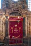<center>La Synagogue</center>Le tabernacle occupe une petite pièce rectangulaire construite en partie sur la terrasse arrière et en partie en encorbellement sur la cour. Plusieurs exemplaires de la Torah sont conservés dans l’arche sainte  du mur oriental.
La Torah est composée des cinq livres de Moïse, écrits à la main sur des rouleaux de parchemin. Chacune est habillée par un manteau (petite housse) richement décoré et d’une belle plaque en métal précieux, rappelant le pectoral orné des grands prêtres du Temple de Jérusalem.