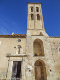 <center>Chapelle Notre-Dame d'Aubune </center> La dernière travée de nef, contre le croisillon sud du transept, a été occupée par la souche du clocher épaulée par les contreforts du XVIIe siècle.