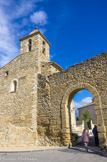 <center>Vacqueyras </center> Le portail neuf : près de l’église, ouvert dans les remparts en 1761.
