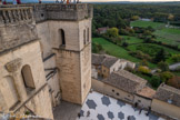 <center>La collégiale Saint-Sauveur. </center>La terrasse, construite au milieu du 16ème siècle sur le toit de la collégiale de Grignan, constitue un ornement pour le château et une somptueuse ouverture sur le paysage.